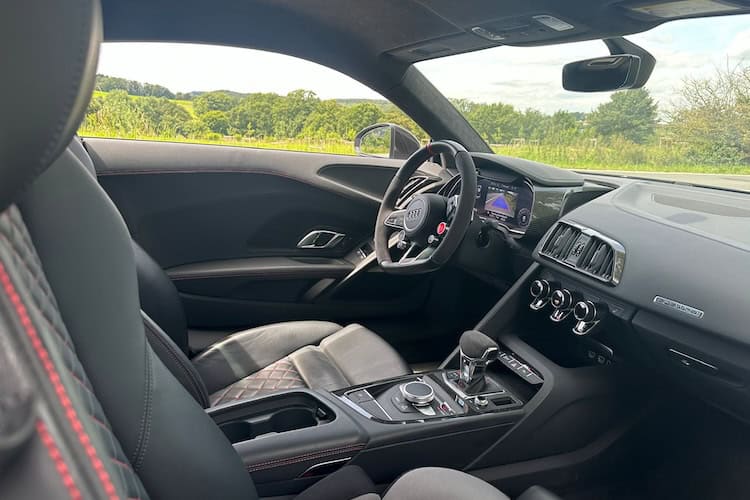 Innenansicht vom Audi R8 Performance in Dortmund