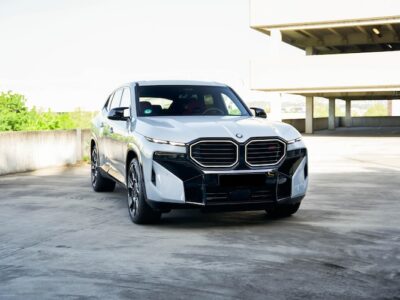 Frontansicht vom BMW XM Label in Stuttgart