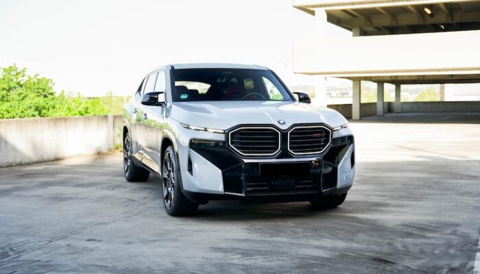 Frontansicht vom BMW XM Label in Stuttgart