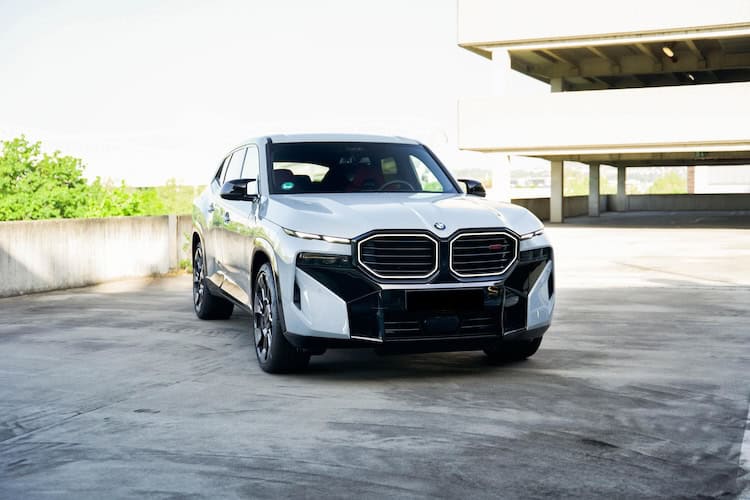 Frontansicht vom BMW XM Label in Stuttgart