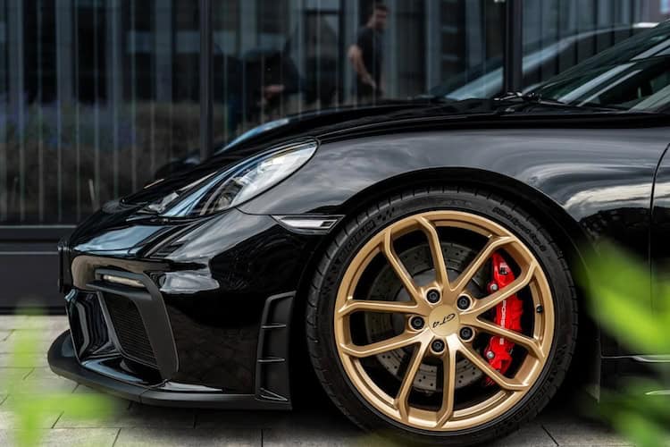 Seitenansicht vom Porsche Cayman GT4 in Bielefeld