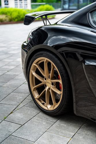 Felge hinten vom Porsche Cayman GT4 in Bielefeld