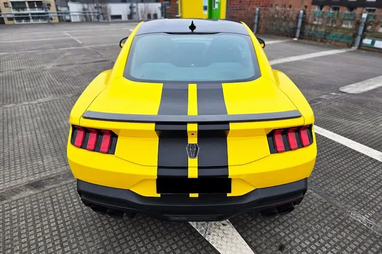 Heckansicht vom Ford Mustang GT Dark Horse in Düsseldorf
