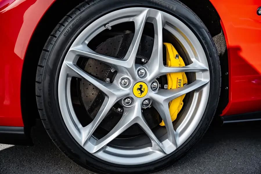 Felge vom Ferrari Roma in Frankfurt