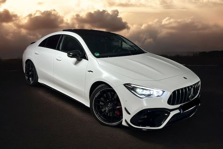 Seitenansicht vom Mercedes CLA 45s AMG in Köln