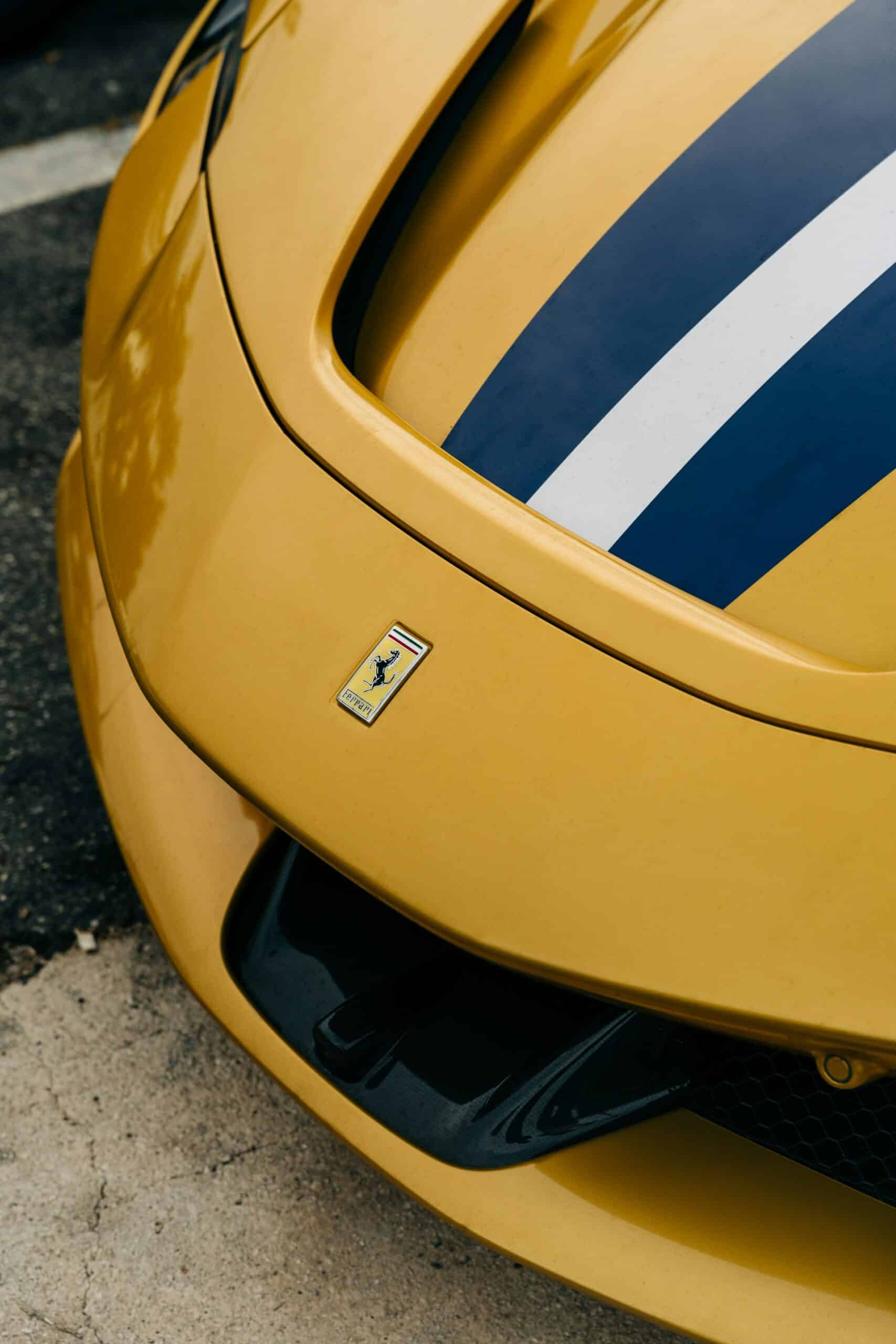 Ferrari SF90 Logo im Detail