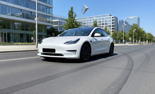 Tesla Model 3 Performance mieten in Berlin hero