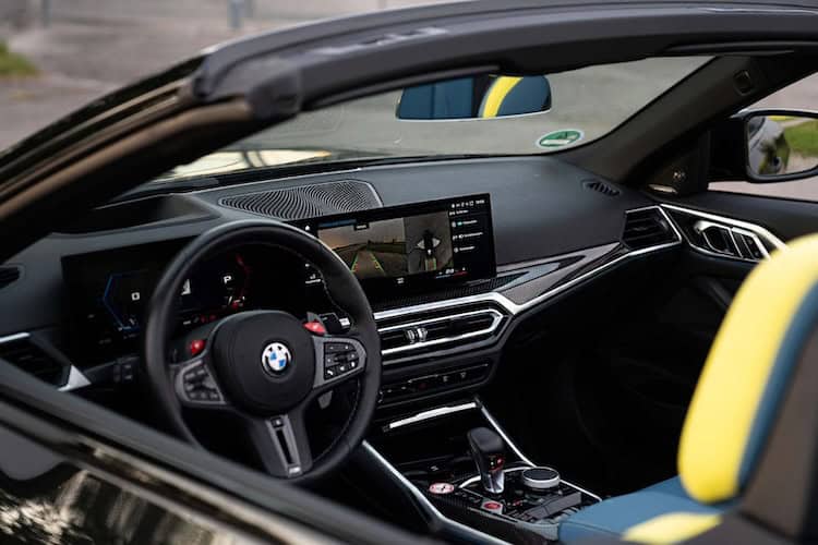Innenraum vom BMW M4 Cabrio in München