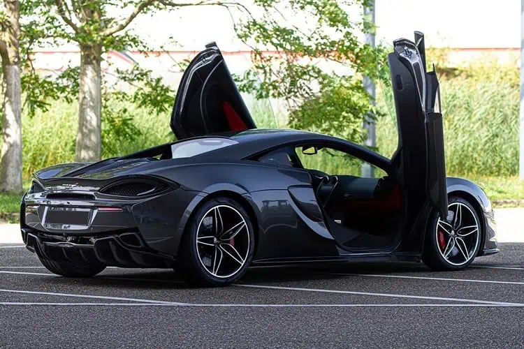 Heckansicht McLaren 570S in München