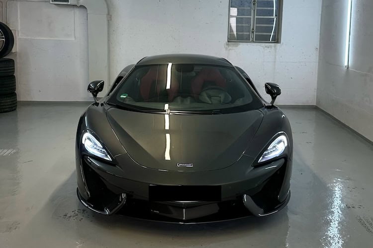 Frontansicht vom McLaren 570S in München
