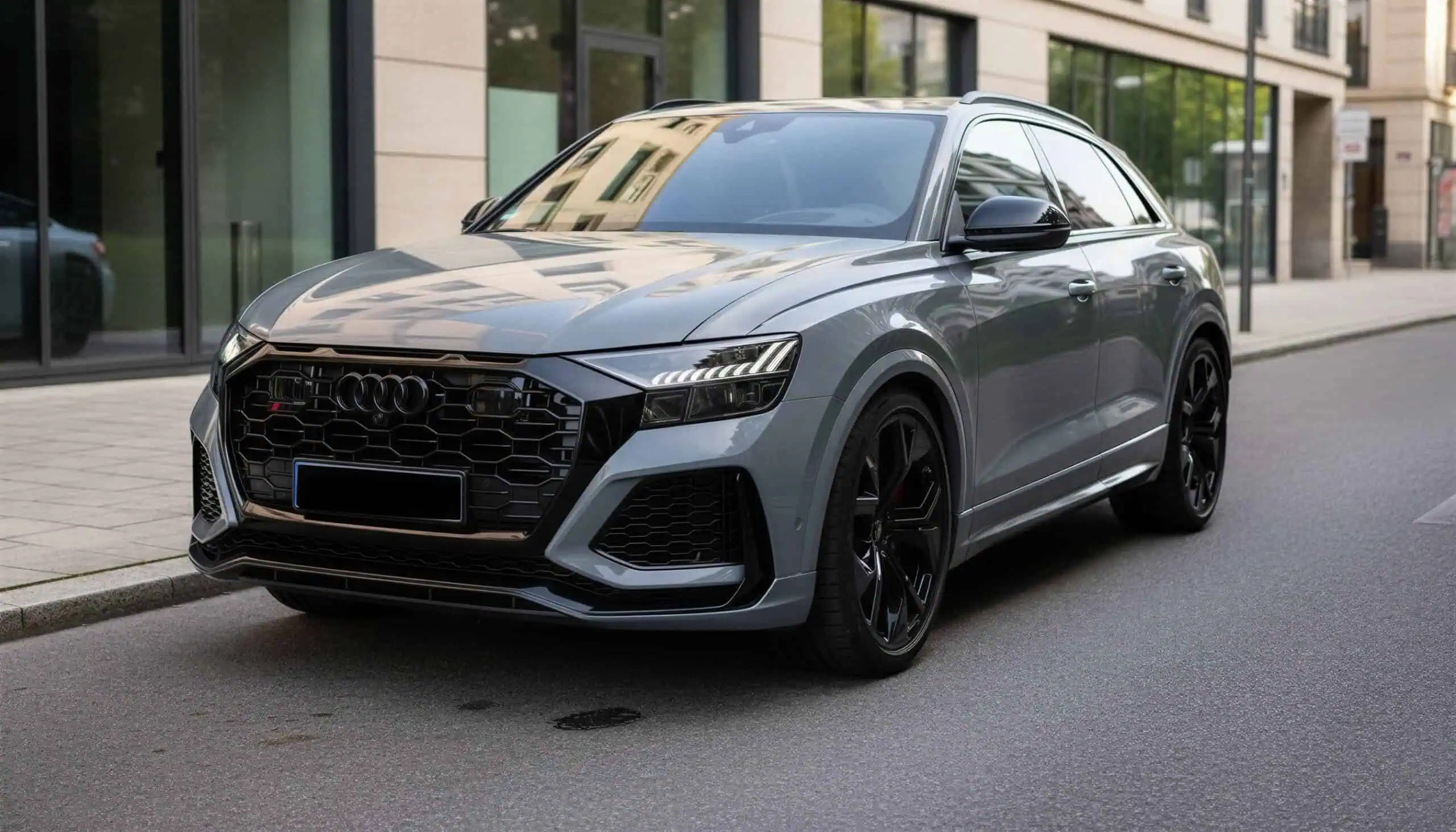Audi RSQ8 mieten in München hero