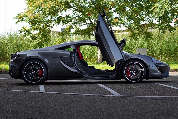Seitenansicht McLaren 570S in München