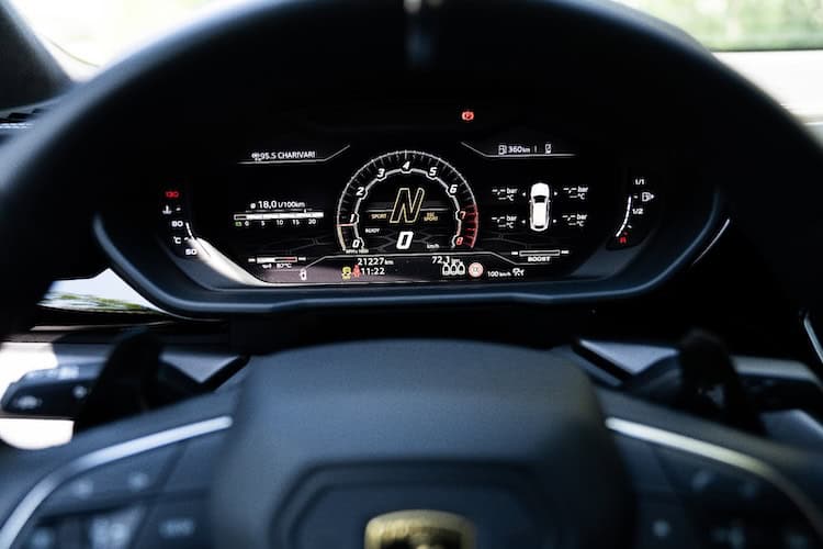 Display vom Lamborghini Urus in München