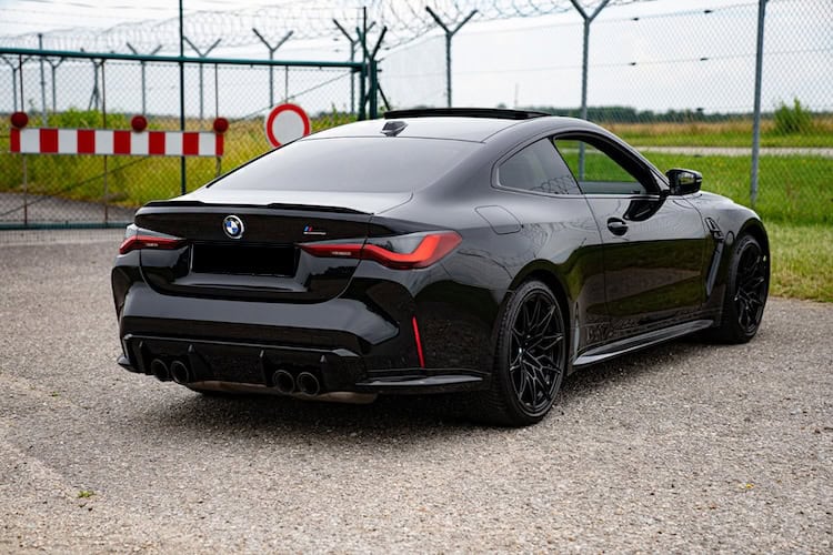 Heckansicht vom BMW M4 Competition LCI in München