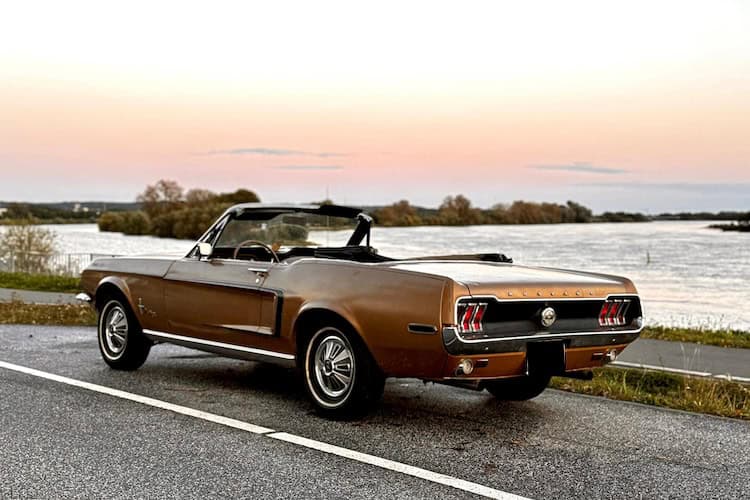 Heckansicht vom Ford Mustang Cabrio Oldtimer in Hamburg