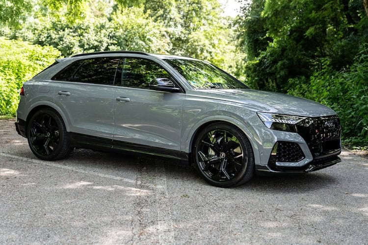 Seitenansicht vom Audi RSQ8 im München