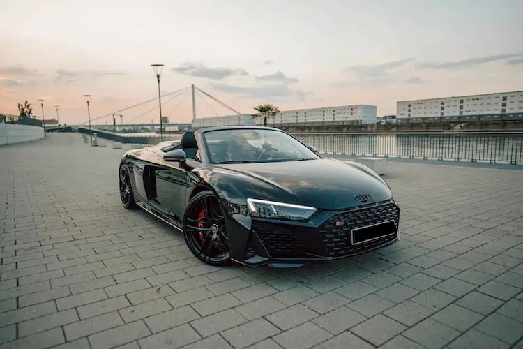 Audi R8 Cabrio V10 vorne rechts nahansicht