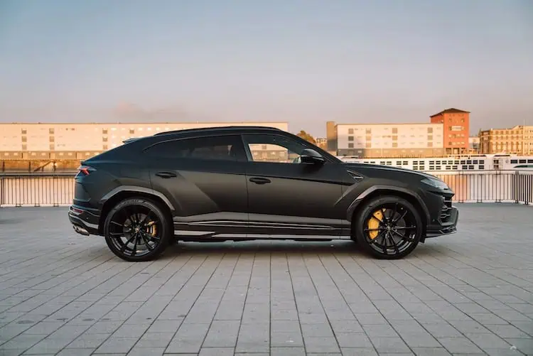 Seitenansicht vom Lamborghini Urus in Ludwigshafen