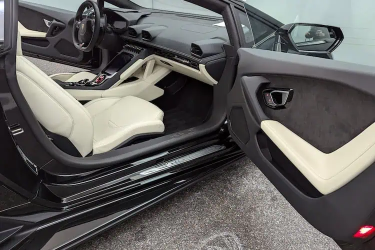 Tür und Interior vom Lamborghini Huracan EVO in Stuttgart