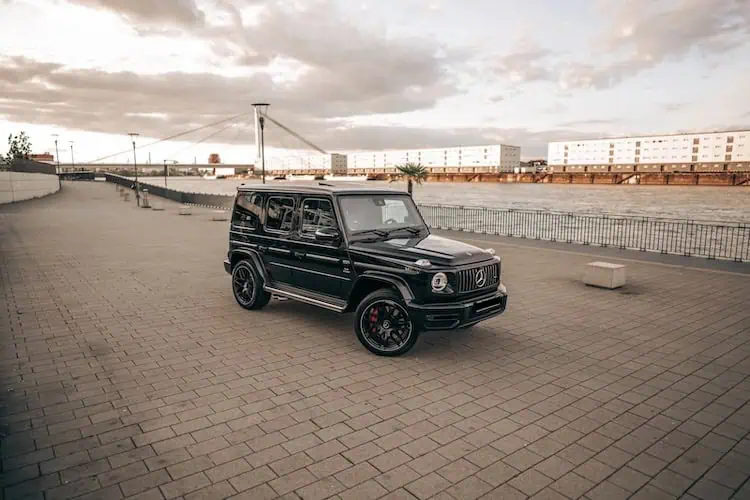 Mercedes G63 AMG vorne rechts distanz