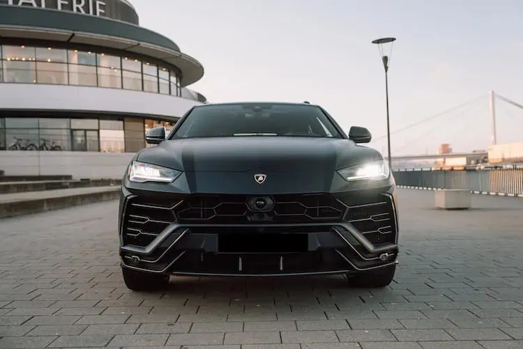 Frontansicht vom Lamborghini Urus in Ludwigshafen