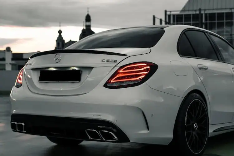 Mercedes C63 AMG hinten rechts