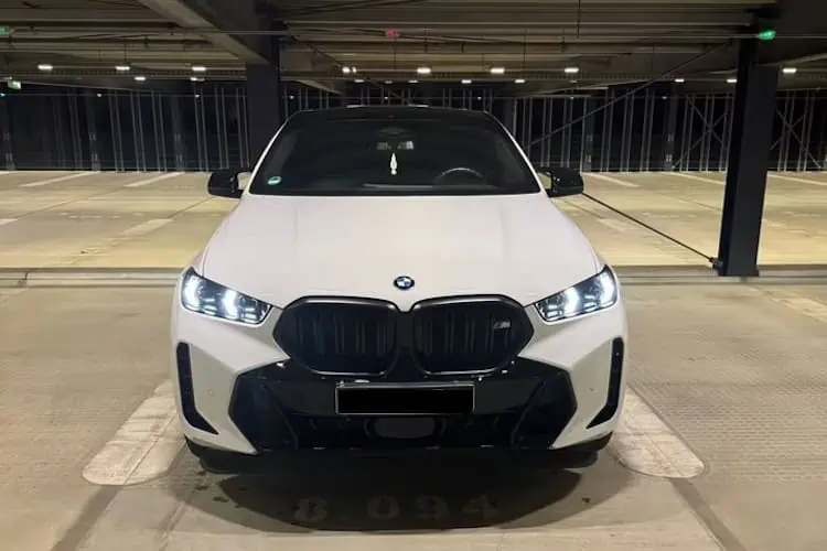 BMW X6 M60i mieten in Frankfurt