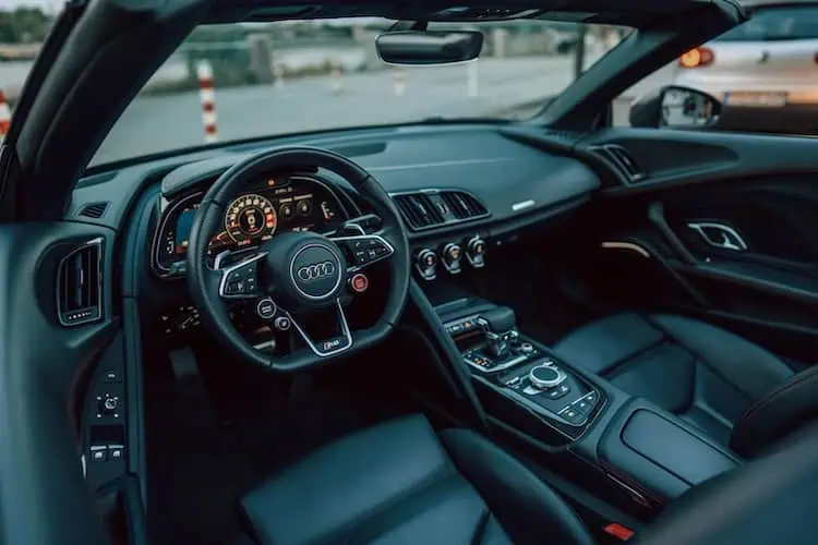 Audi R8 Cabrio V10 innenansicht Fahrerseite