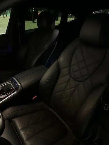 Sitze vorne vom BMW X6 M60i in Frankfurt