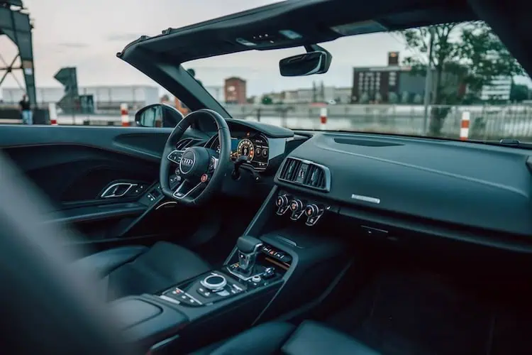 Audi R8 Cabrio V10 Innenansicht Beifahrerseite