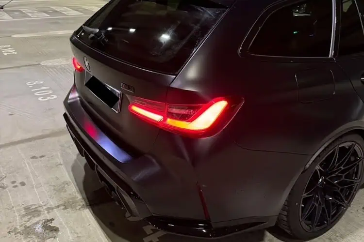 Heckansicht seitlich vom BMW M3 Touring in Frankfurt