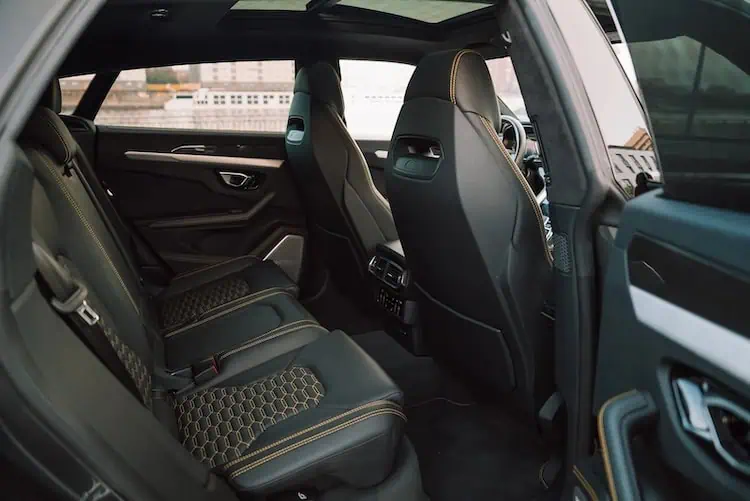 Site hinten vom Lamborghini Urus in Ludwigshafen