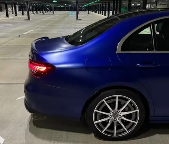Seitenansicht hinten vom Mercedes E63 AMG in Frankfurt