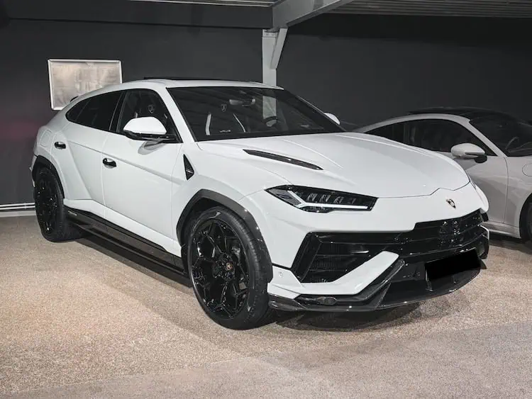 Lamborghini Urus Performante mieten in Hamburg