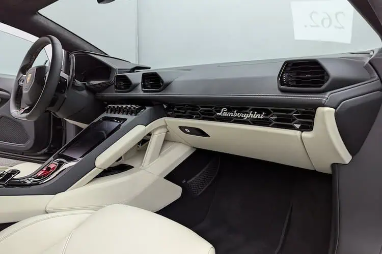 Innenraum Beifahrer vom Lamborghini Huracan EVO in Stuttgart