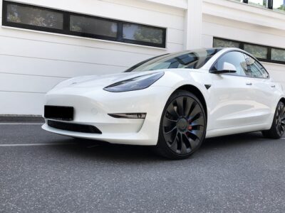 Tesla Model 3 Performance mieten in Berlin