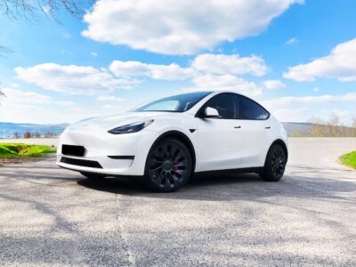 Tesla Model Y Performance mieten in Berlin