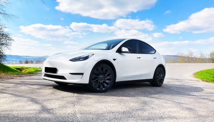 Tesla Model Y Performance mieten in Berlin