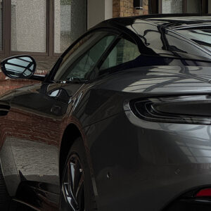 Heckansicht Aston Martin DB11