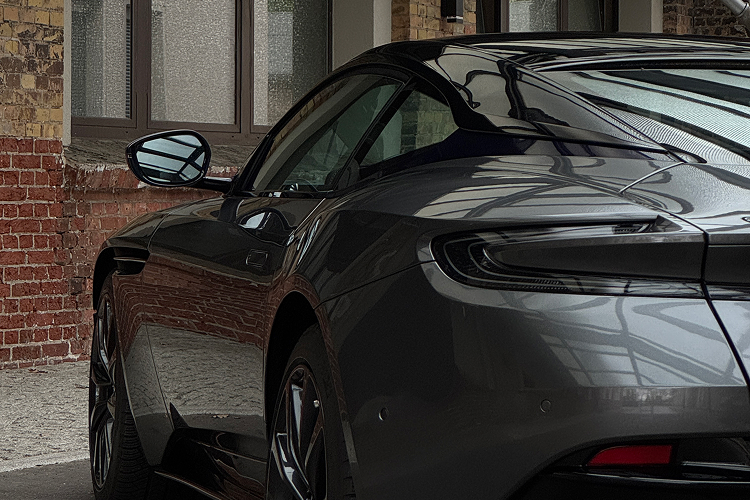 Heckansicht Aston Martin DB11