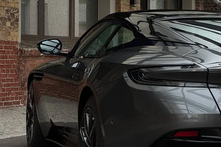 Heckansicht Aston Martin DB11