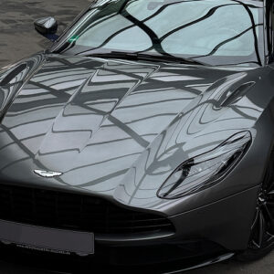 Frontalansicht Aston Martin DB11 mieten