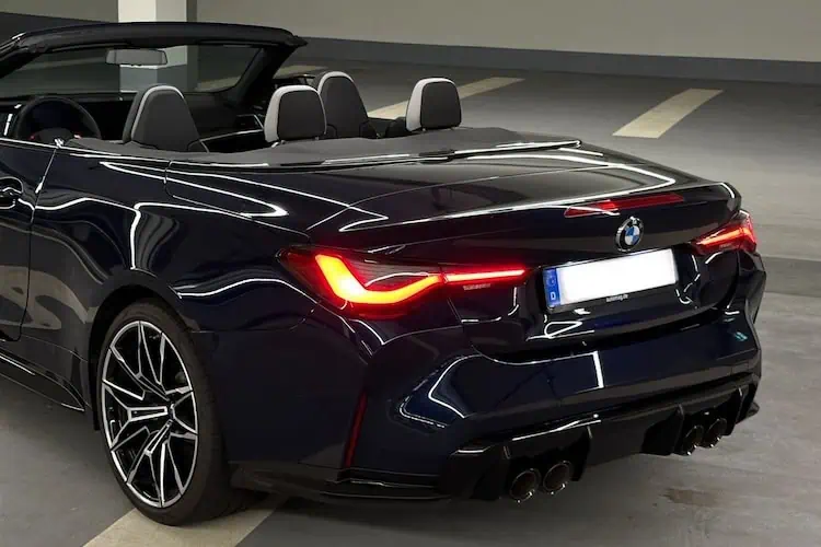 Heckansicht vom BMW M4 Competition Cabrio in München