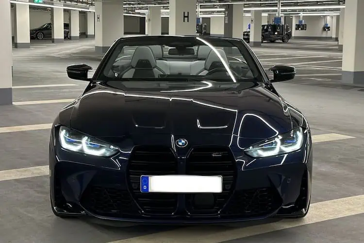 Frontansicht vom BMW M4 Competition Cabrio in München