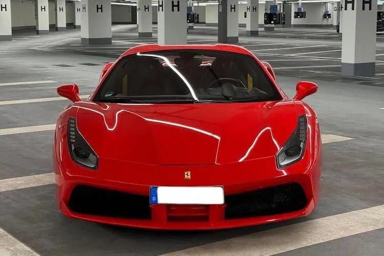 Frontansicht vom Ferrari 488 Spider in München