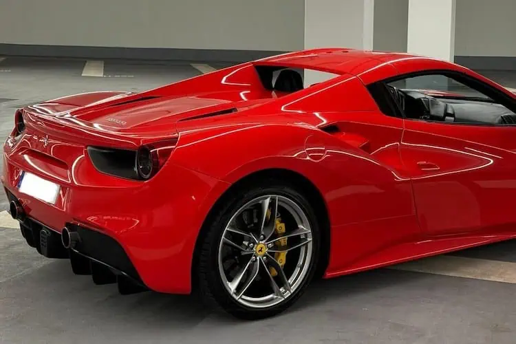 Seitenansicht vom Ferrari 488 Spider in München