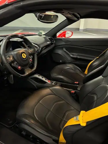 Interior vom Ferrari 488 Spider in München
