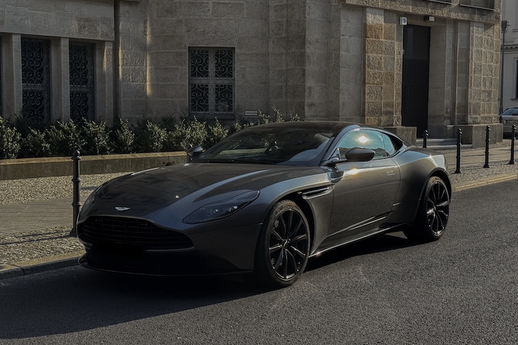 Aston Martin DB11 mieten in Berlin