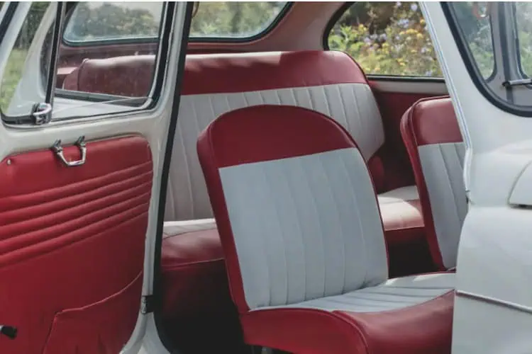 Innenraum vom Fiat 750 Zastava in München