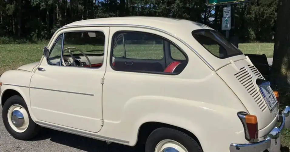 Heckansicht vom Fiat 750 Zastava in München